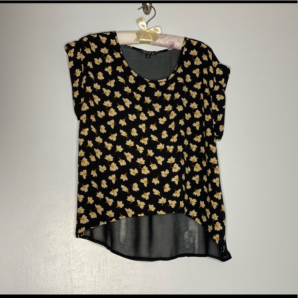Like New. Black flower print blouse.